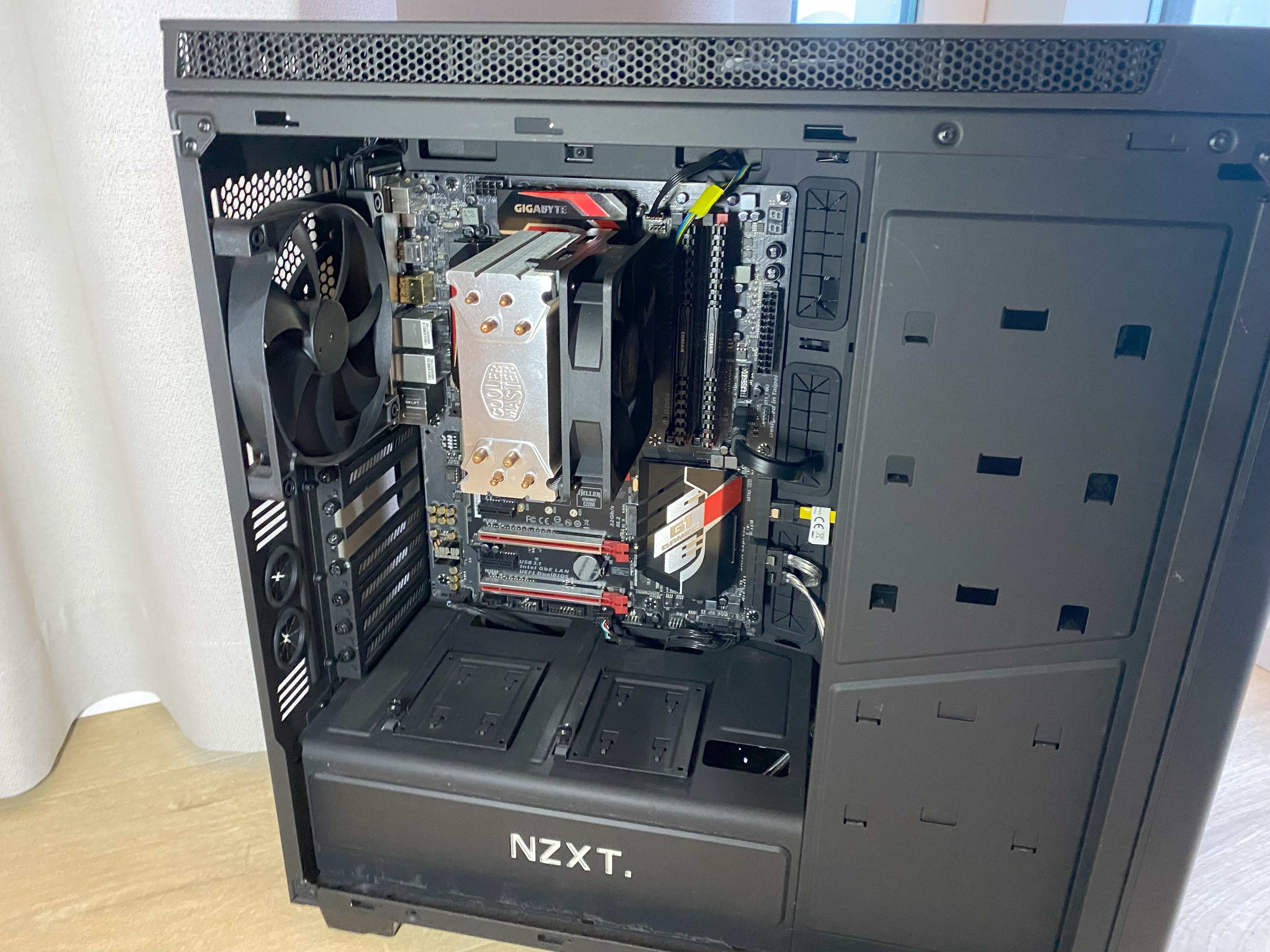 Tolvukassi opinn.jpg